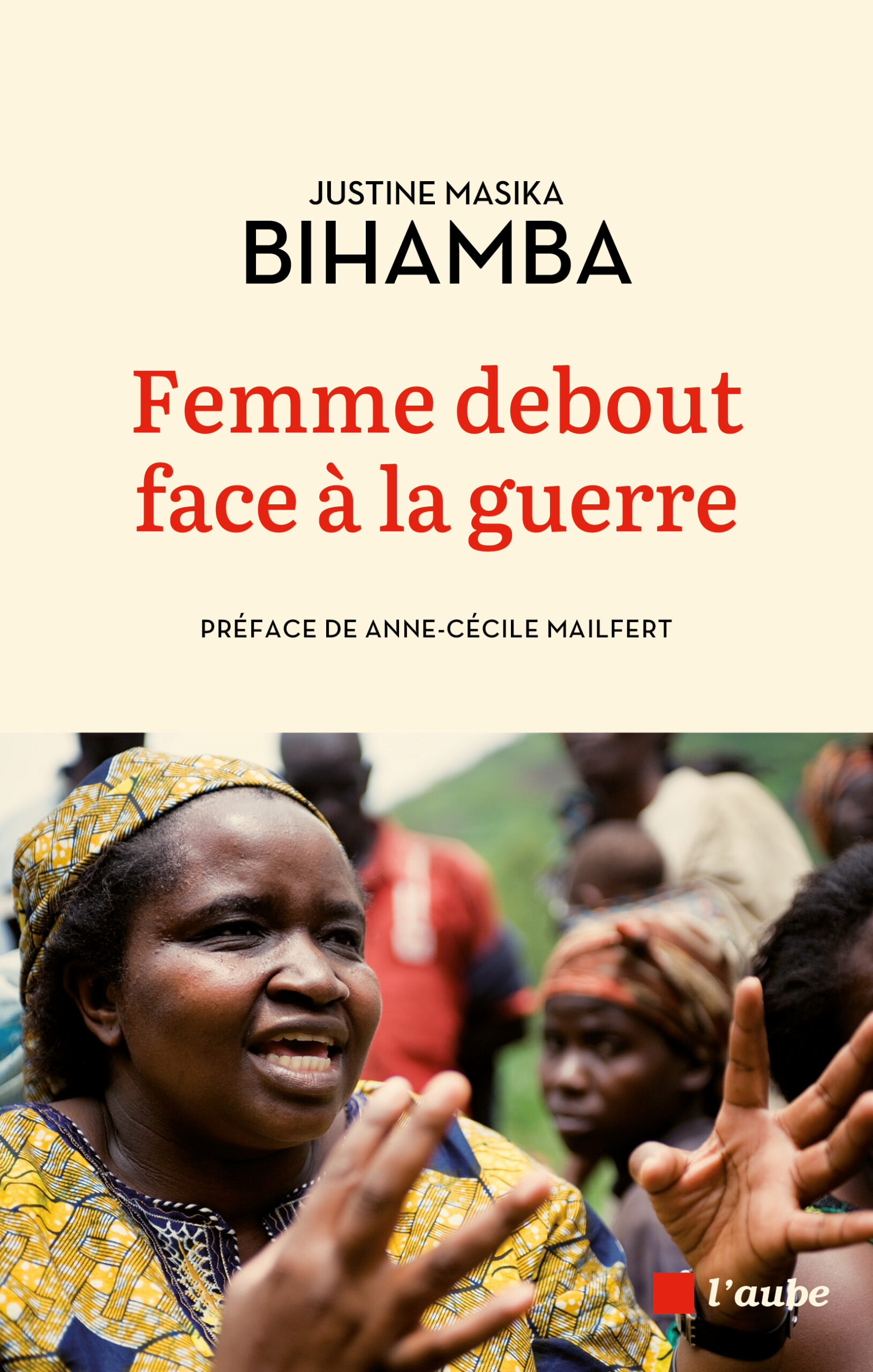 5873-Bihamba-Femme debout face à la guerre